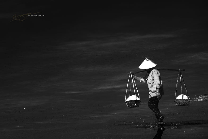 Gánh yêu thương vẫn đong đầy trên đôi vai mẹ